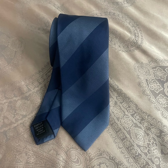 DKNY SILK SKINNY TIE - Picture 2 of 5
